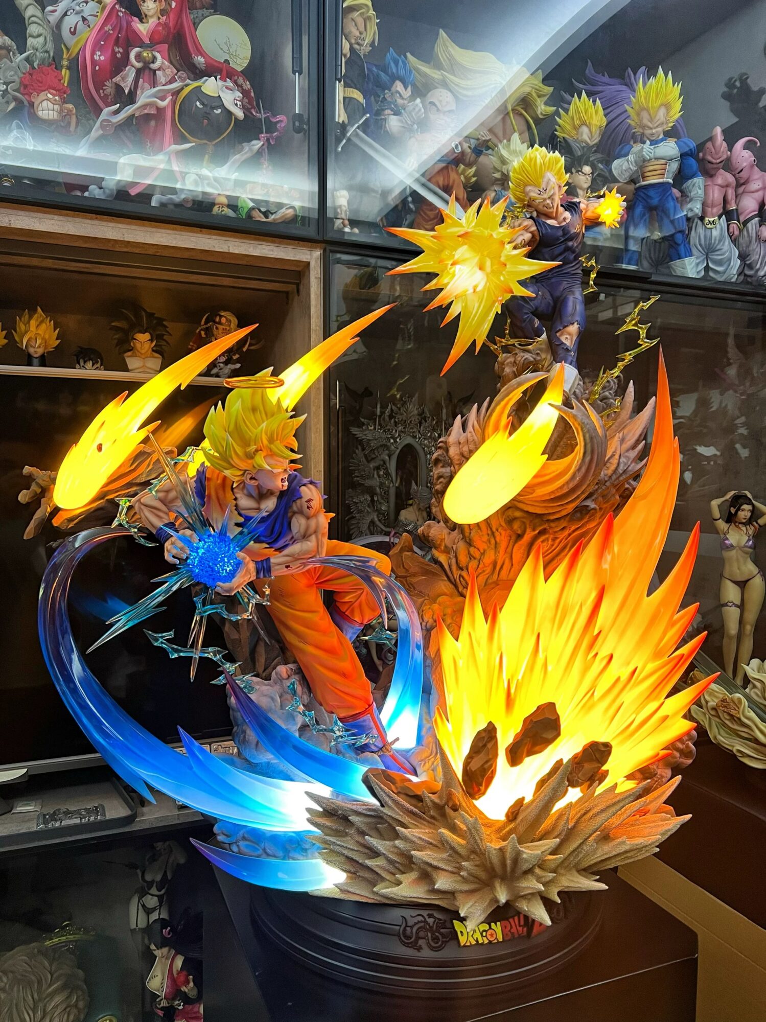 KD Collectibles - Collectibles SS2 Goku VS SS2 Majin Vegeta - Image 5