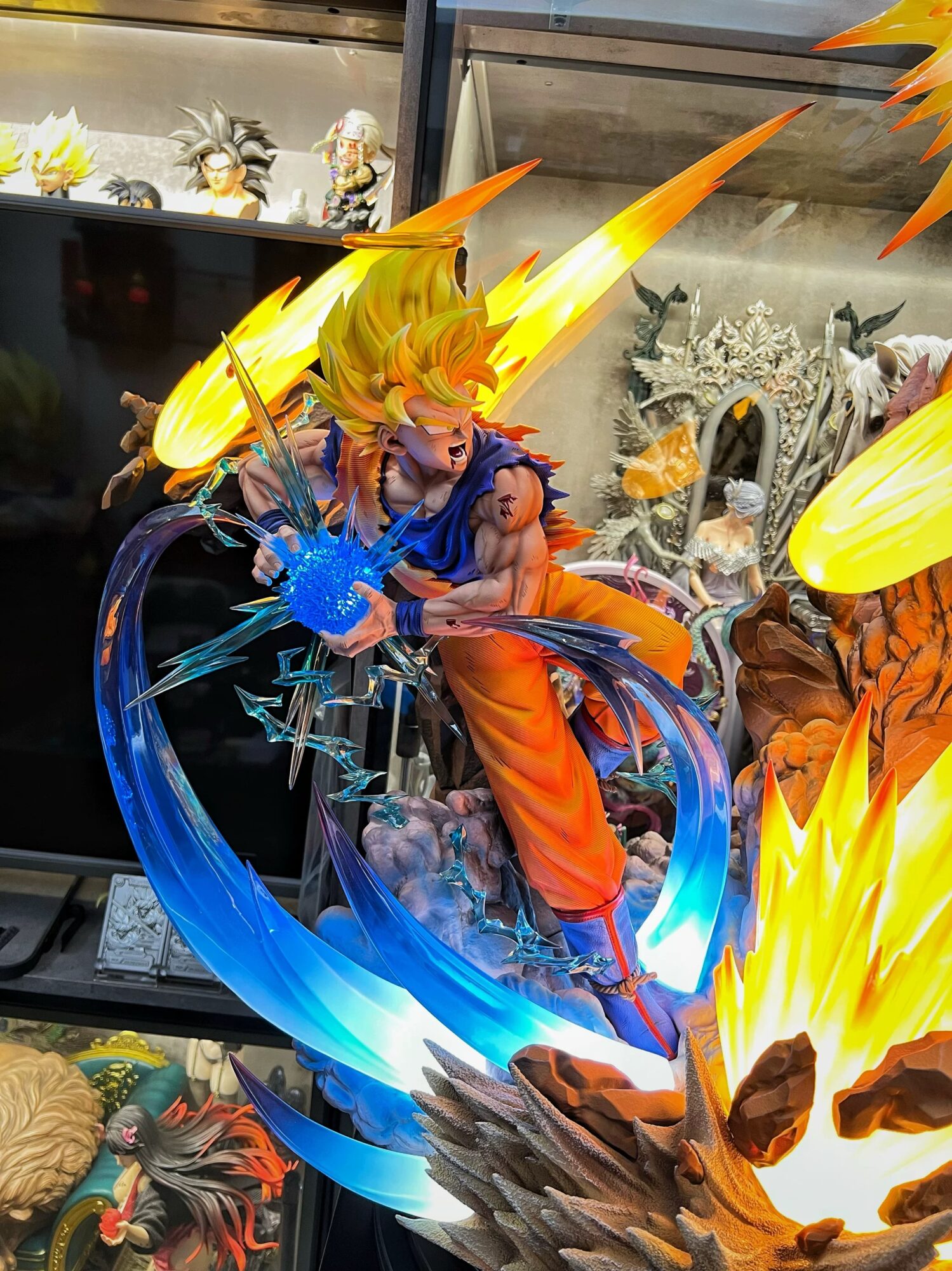 KD Collectibles - Collectibles SS2 Goku VS SS2 Majin Vegeta - Image 4